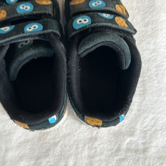 Puma x Cookie Monster toddler backpack and sneakers size 10 - Picture 4 of 9